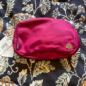 Lululemon Everywhere belt bag